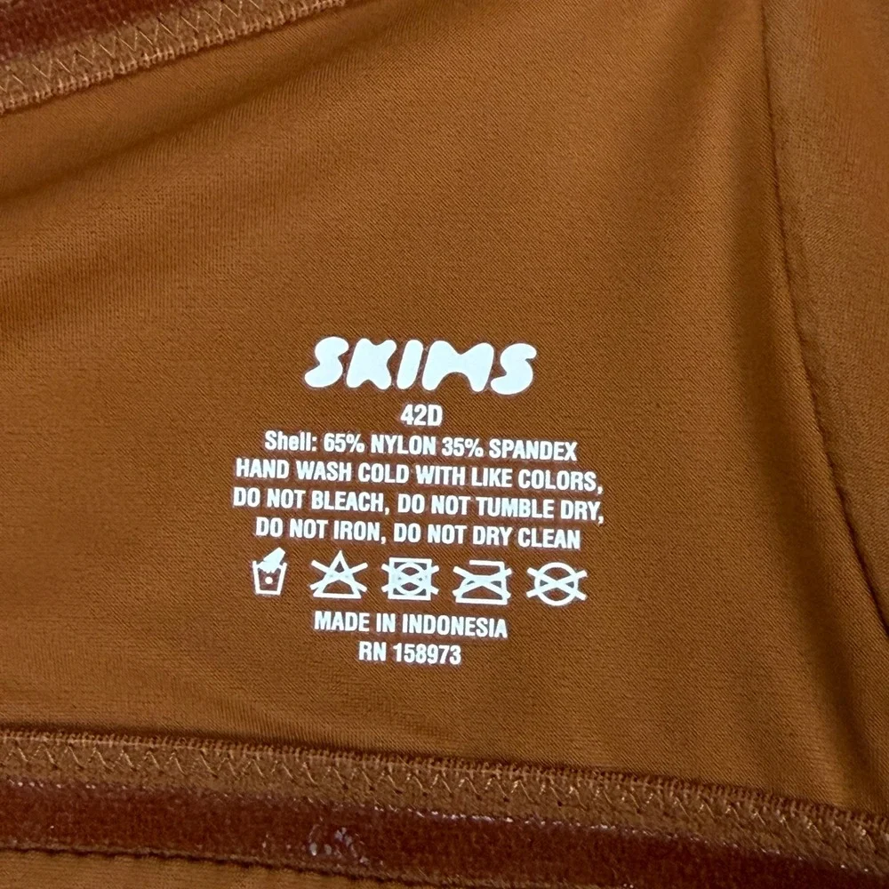 SKIMS Smoothing Intimates Strapless Bra Bronze Underwire 42D BA-BAN-2607 NWT - Picture 3 of 14